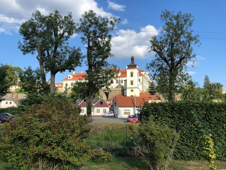 Apartman V Podzamci Rychnov nad Kneznou Luaran gambar
